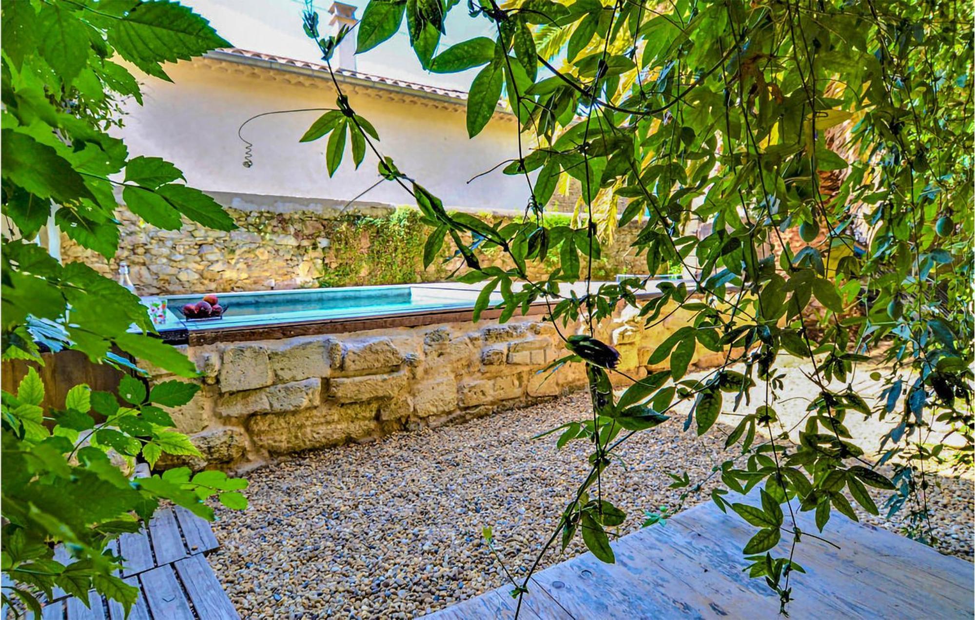 Awesome Apartment In Pujaut With Swimming Pool Екстериор снимка