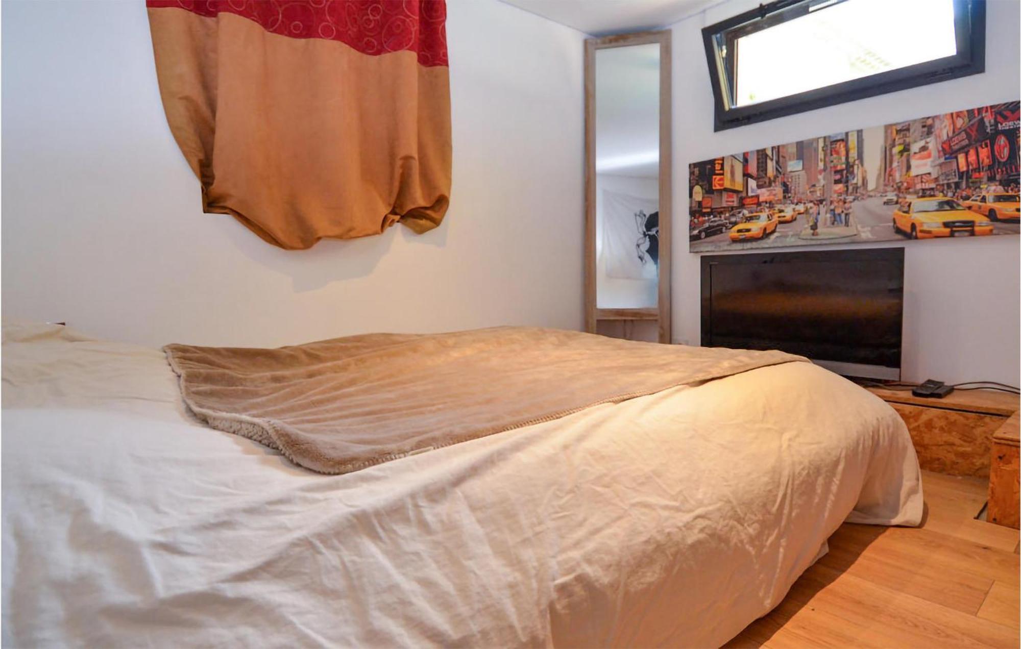 Awesome Apartment In Pujaut With Swimming Pool Екстериор снимка